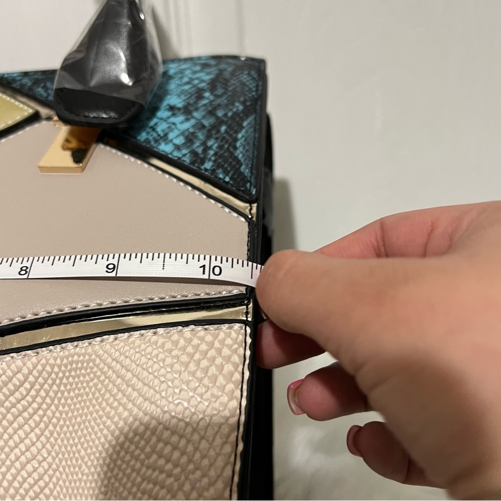 π *NWT* Chicβ Geometric Handbag - Black, Cream, and Teal - Picture 6 of 8